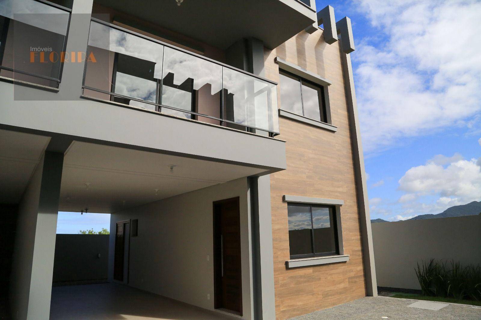 Casa à venda com 3 quartos, 124m² - Foto 1