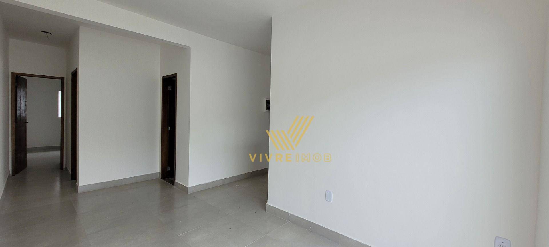 Casa à venda com 2 quartos, 60m² - Foto 4