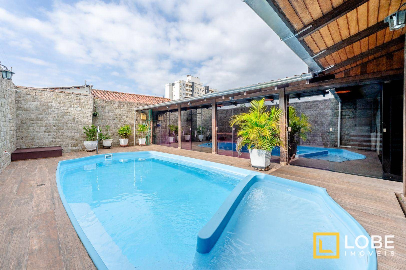 Casa, 3 quartos, 289 m² - Foto 1