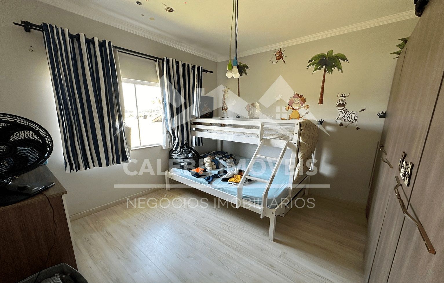 Casa à venda com 3 quartos, 210m² - Foto 9