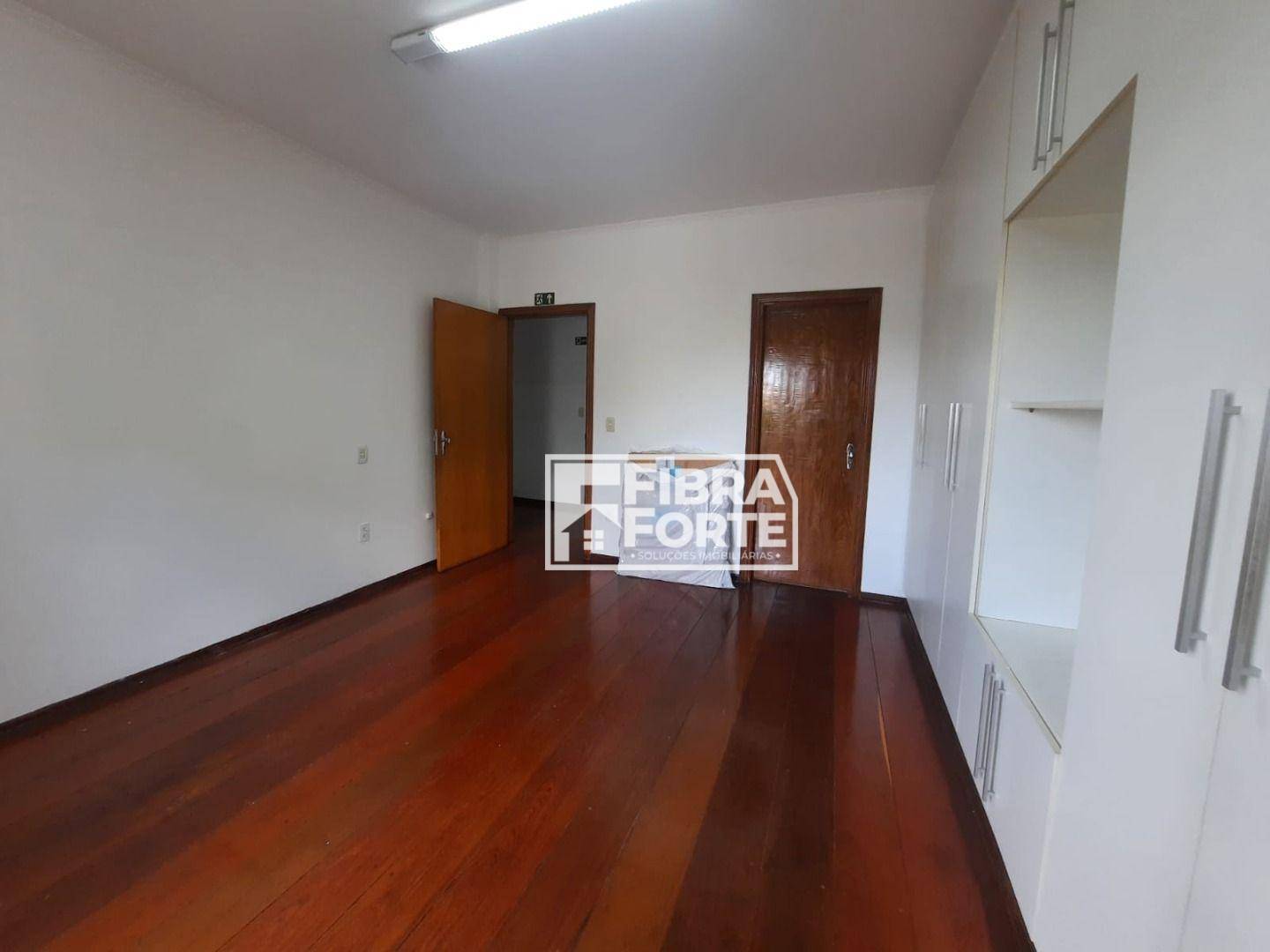 Casa para alugar com 5 quartos, 420m² - Foto 33