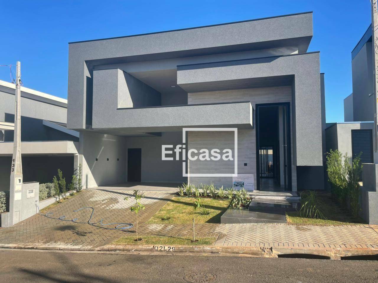 Casa de Condomínio à venda com 3 quartos, 218m² - Foto 1