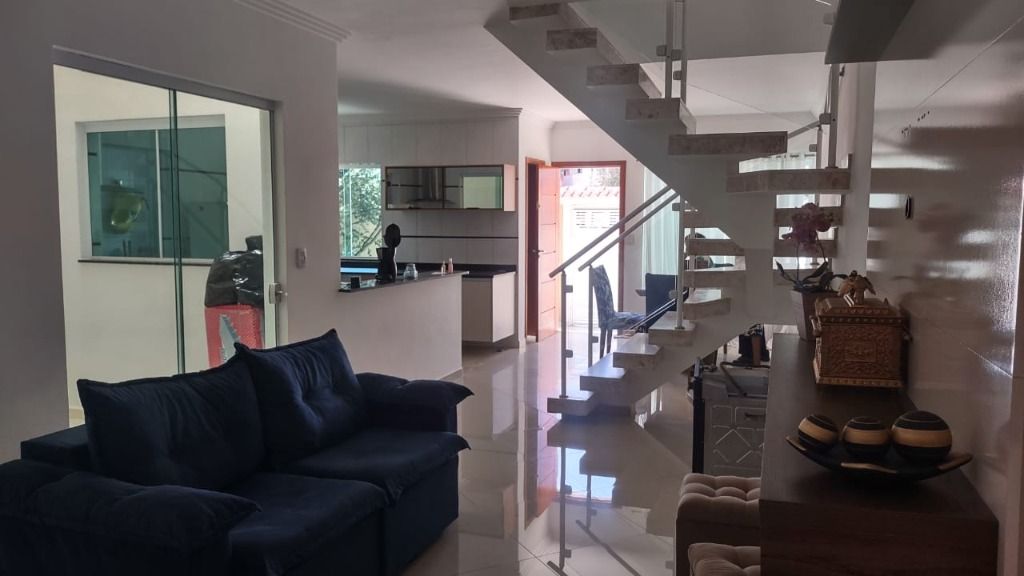 Sobrado à venda com 3 quartos, 99m² - Foto 1