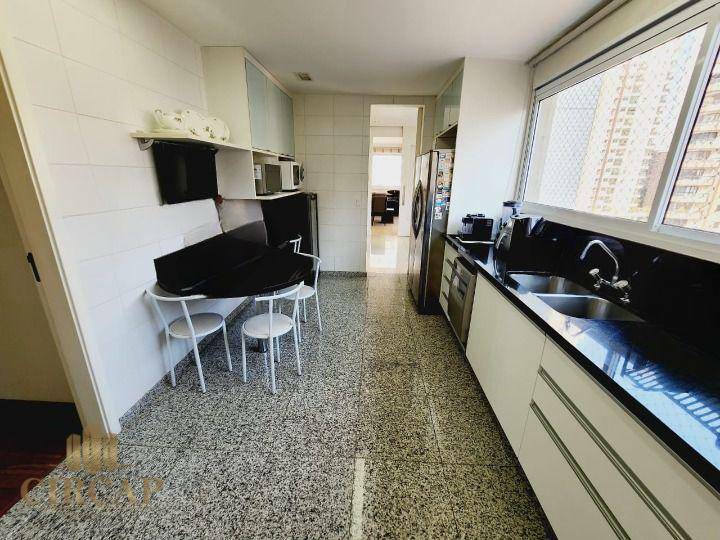 Apartamento à venda com 4 quartos, 225m² - Foto 11