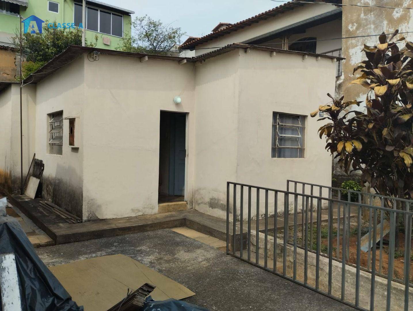 Casa à venda com 3 quartos, 80m² - Foto 1