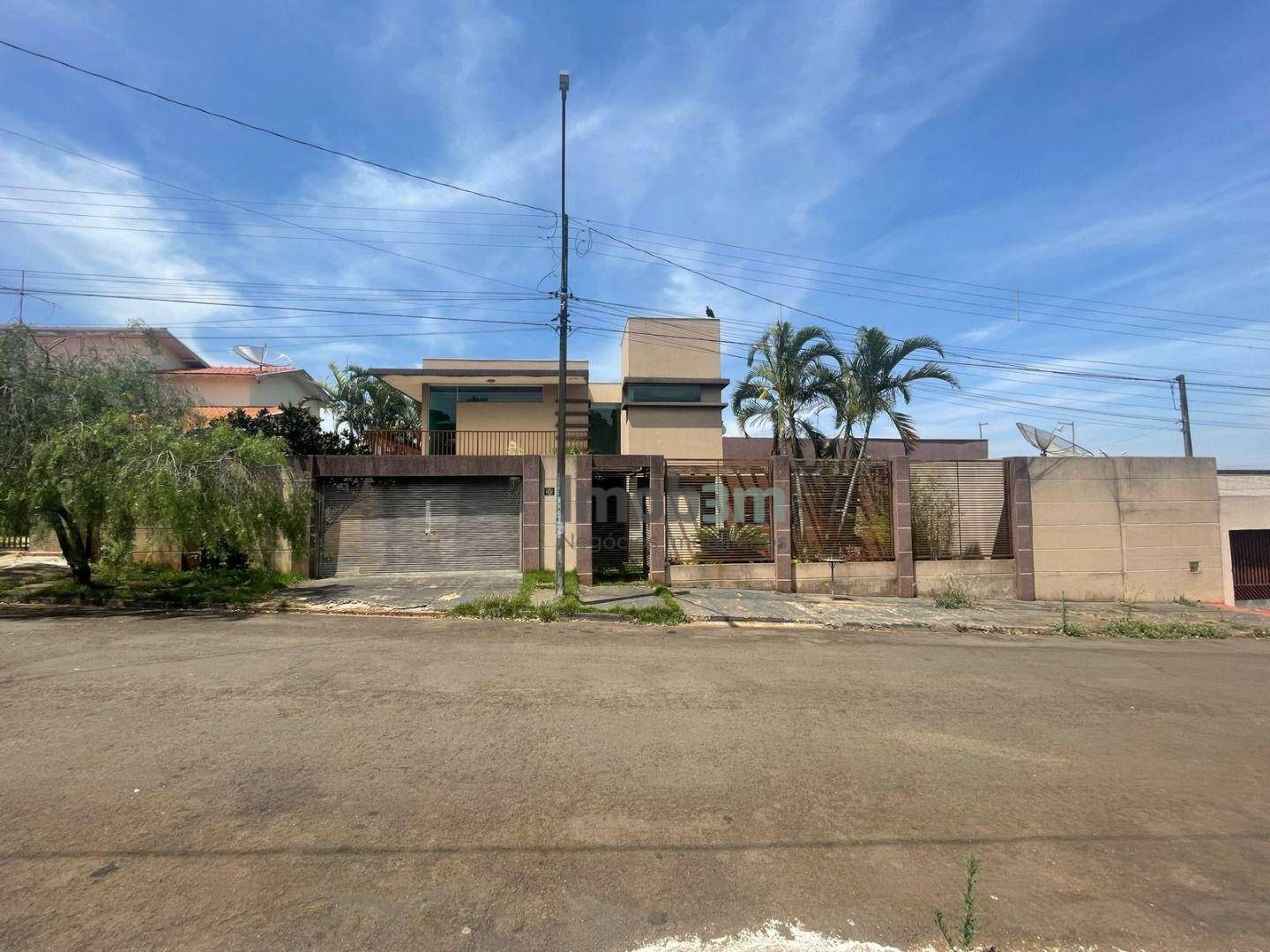 Sobrado, 4 quartos, 182 m² - Foto 1