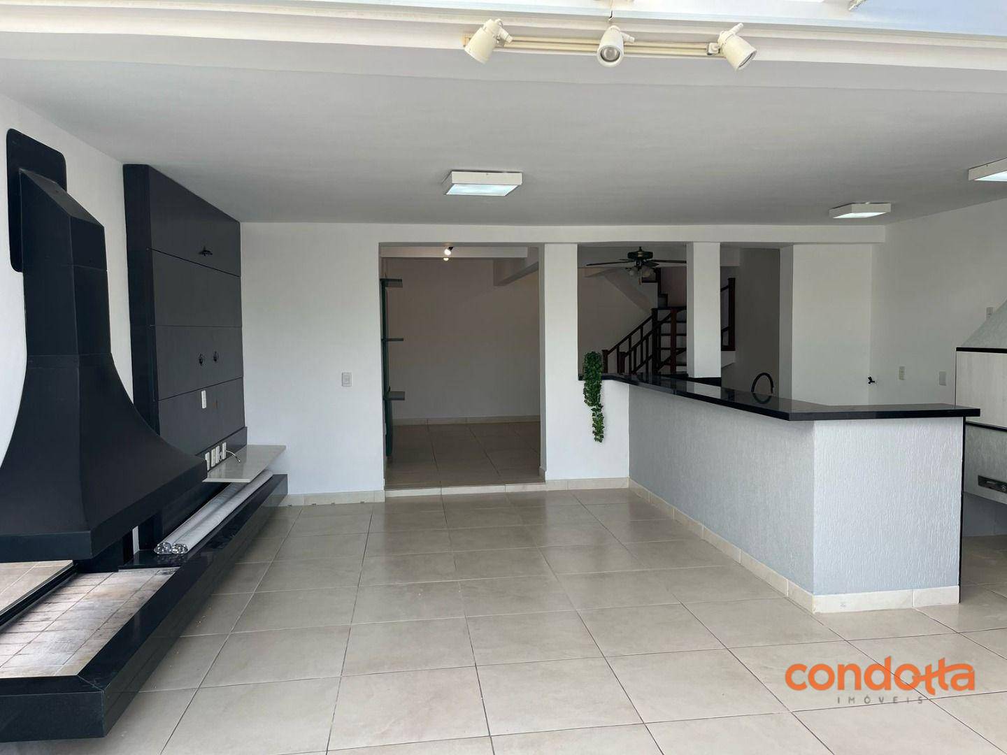 Casa para alugar com 4 quartos, 300m² - Foto 16