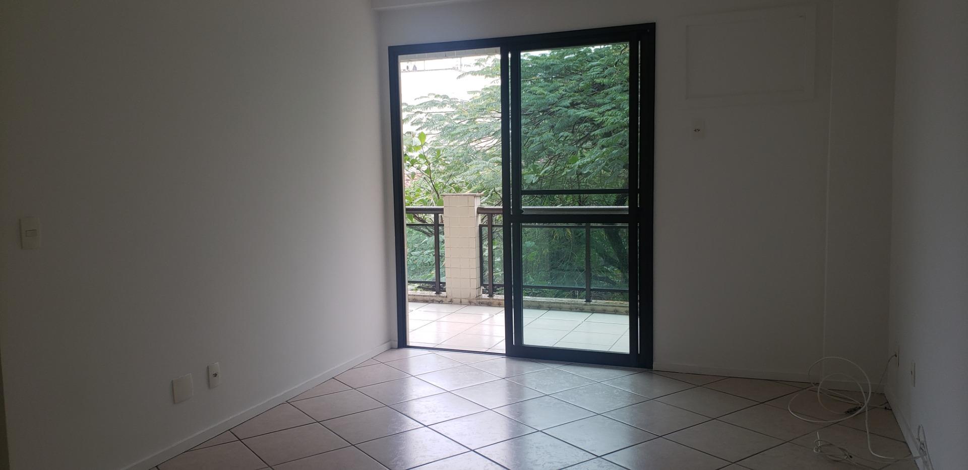 Apartamento à venda com 2 quartos, 100m² - Foto 5