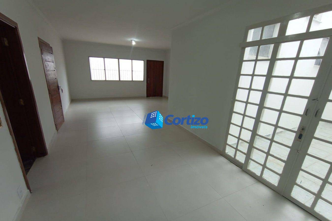 Casa para alugar com 3 quartos, 200M2 - Foto 27