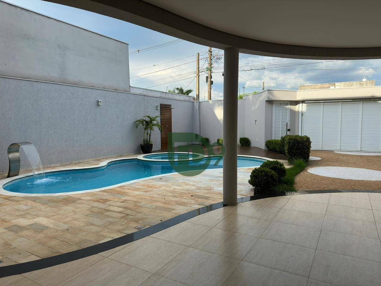 Casa à venda com 3 quartos, 240m² - Foto 3