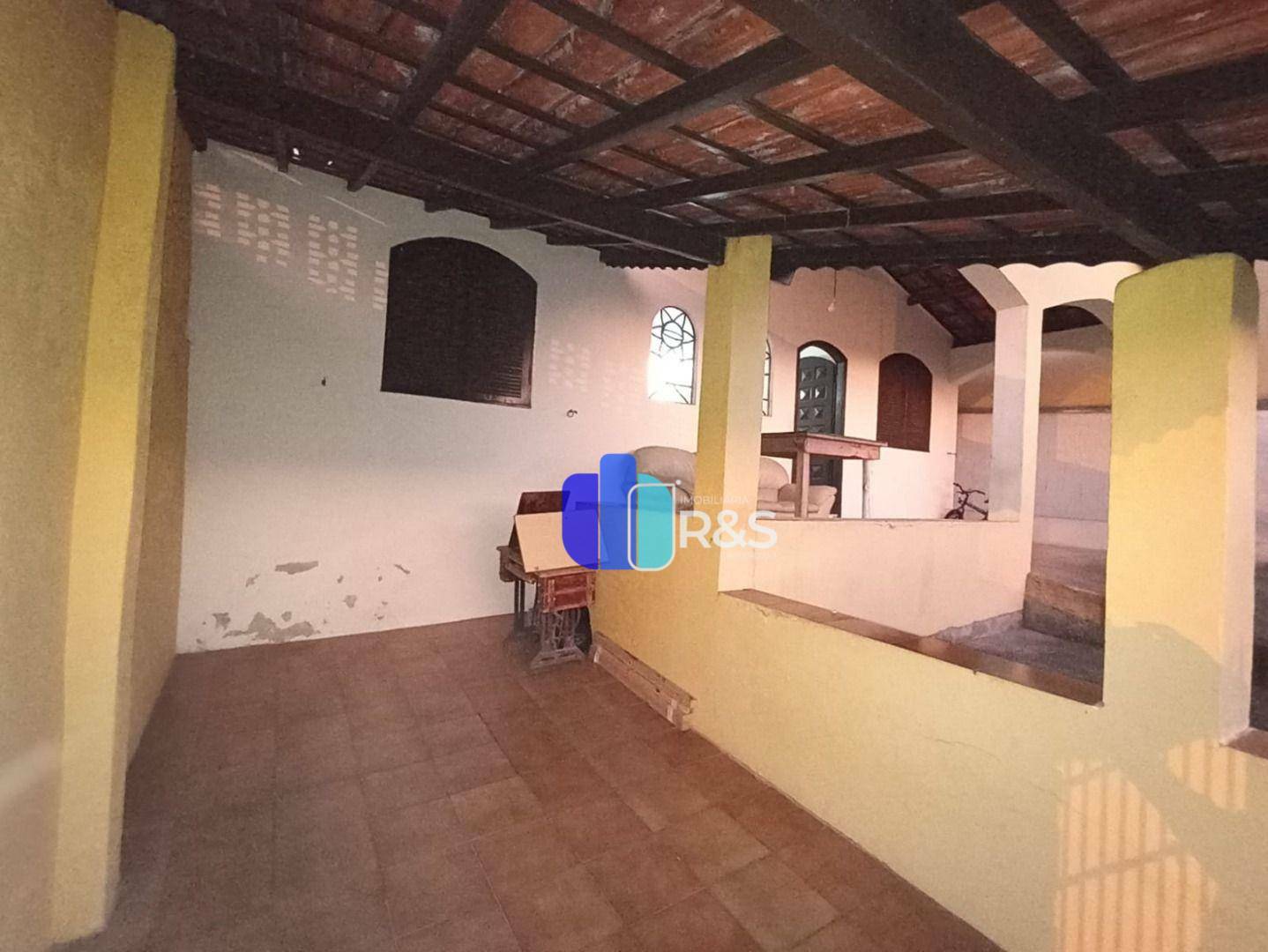 Casa à venda com 4 quartos, 100m² - Foto 2