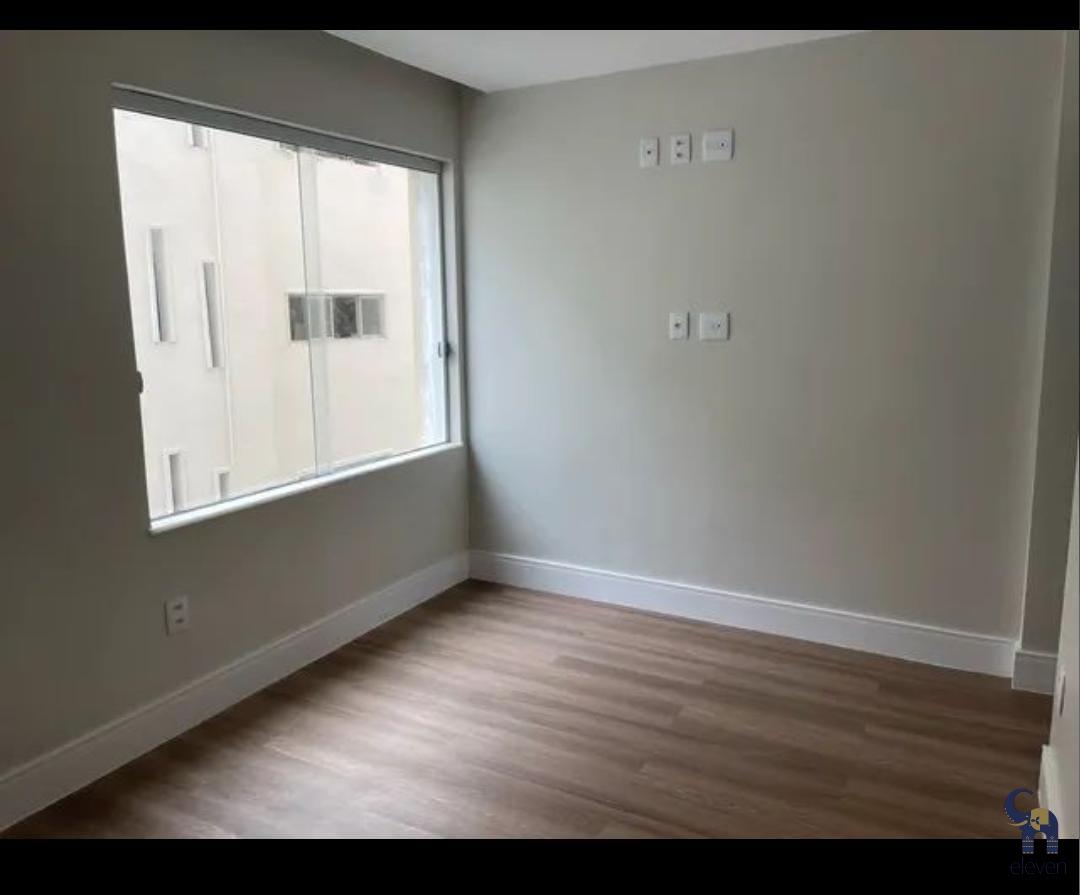 Apartamento à venda com 3 quartos, 143m² - Foto 3