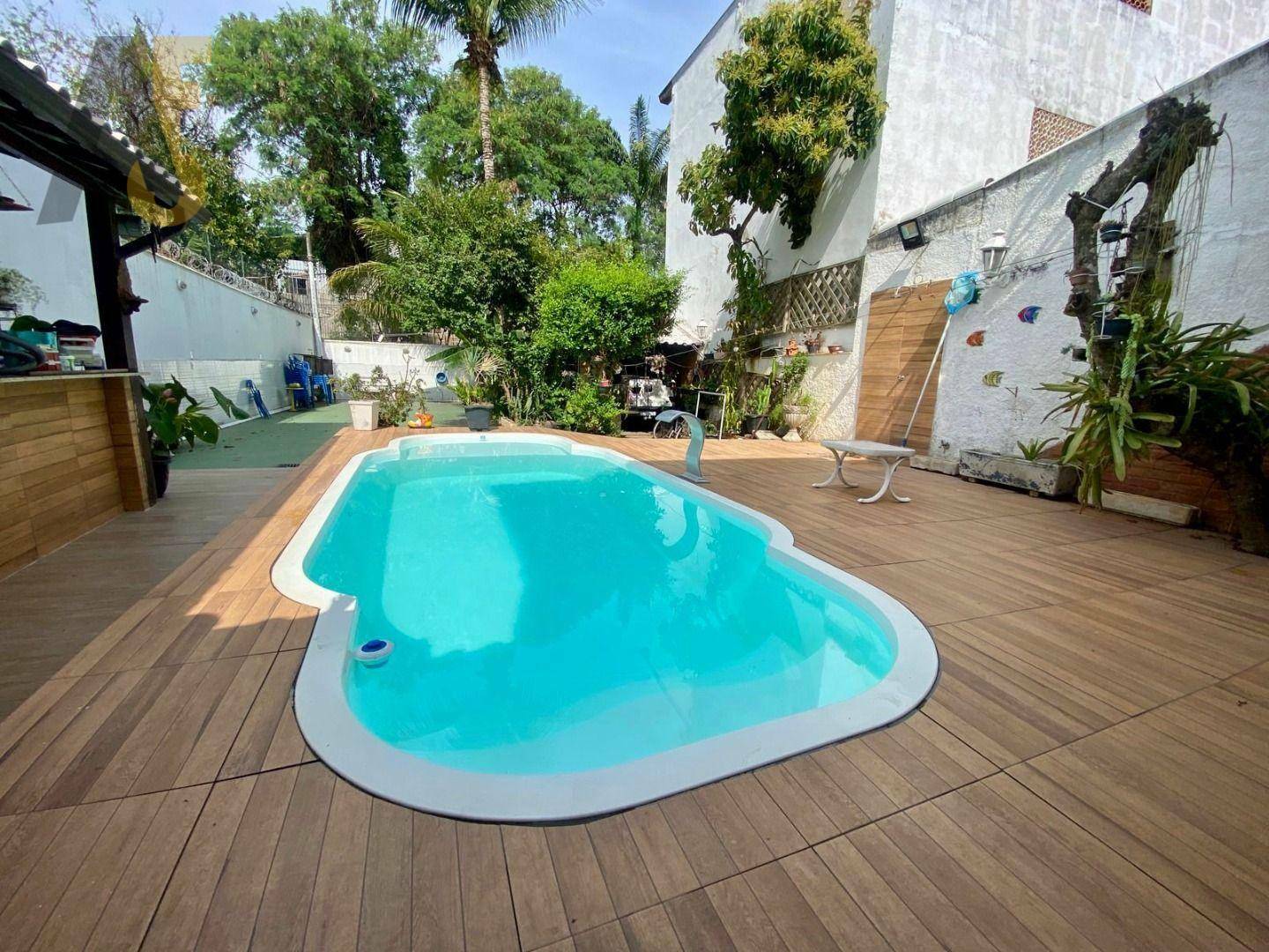 Casa de Condomínio à venda com 3 quartos, 370m² - Foto 2