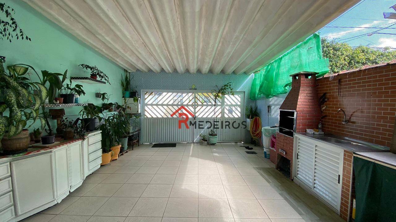 Casa à venda com 3 quartos, 150m² - Foto 1