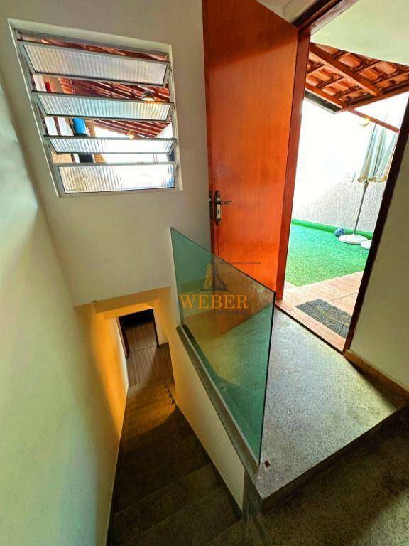 Casa à venda com 3 quartos, 210m² - Foto 15