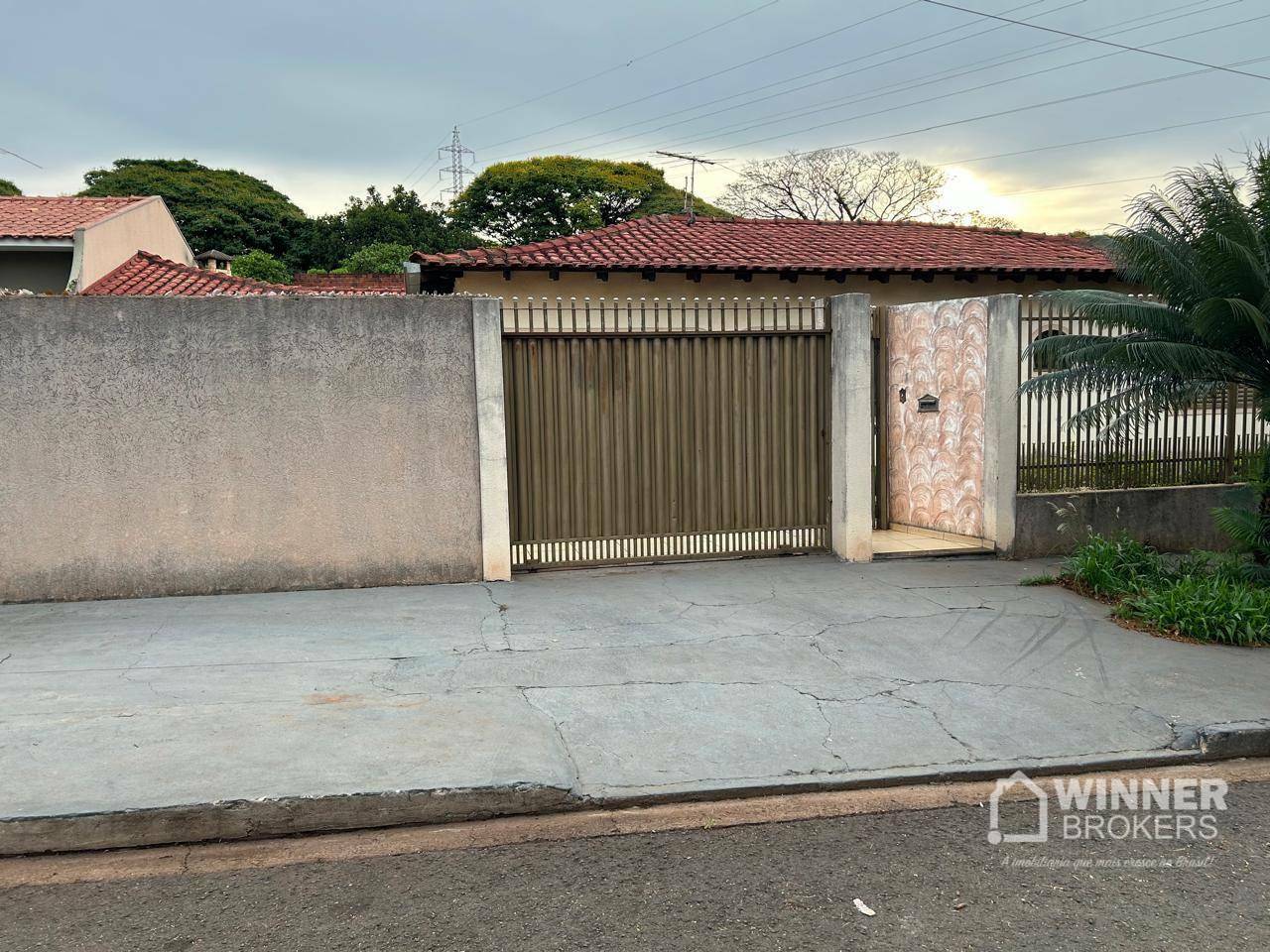 Casa à venda e aluguel com 3 quartos, 150m² - Foto 1