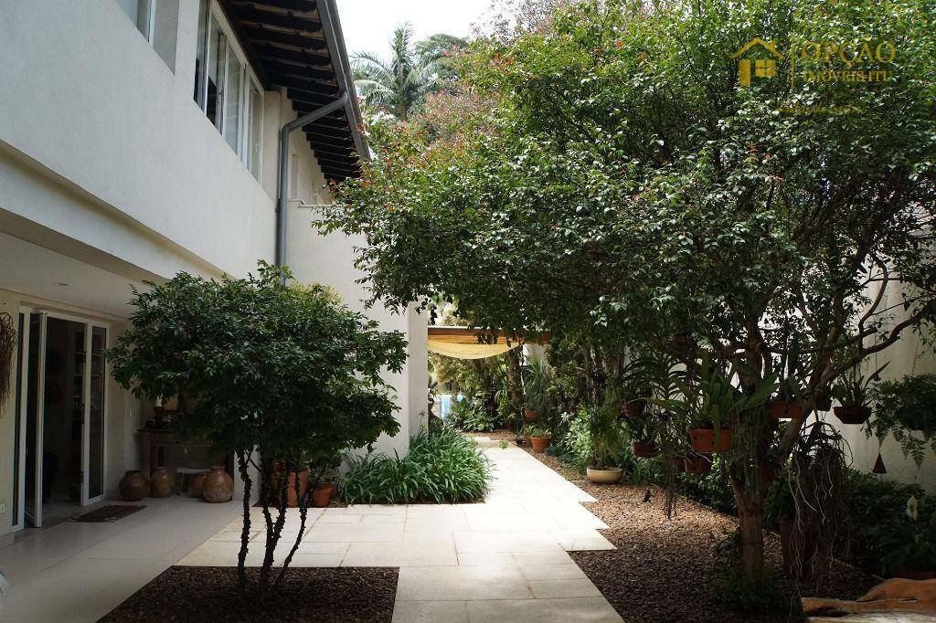 Casa à venda com 3 quartos, 650m² - Foto 2