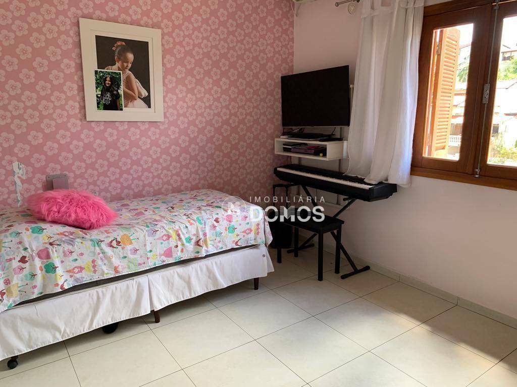 Casa à venda com 3 quartos, 350m² - Foto 2