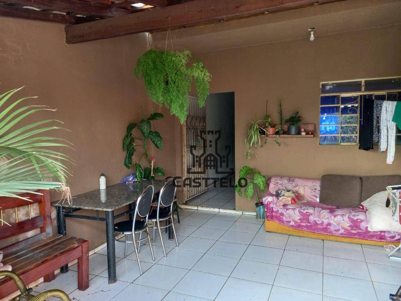 Casa à venda com 2 quartos, 80m² - Foto 1