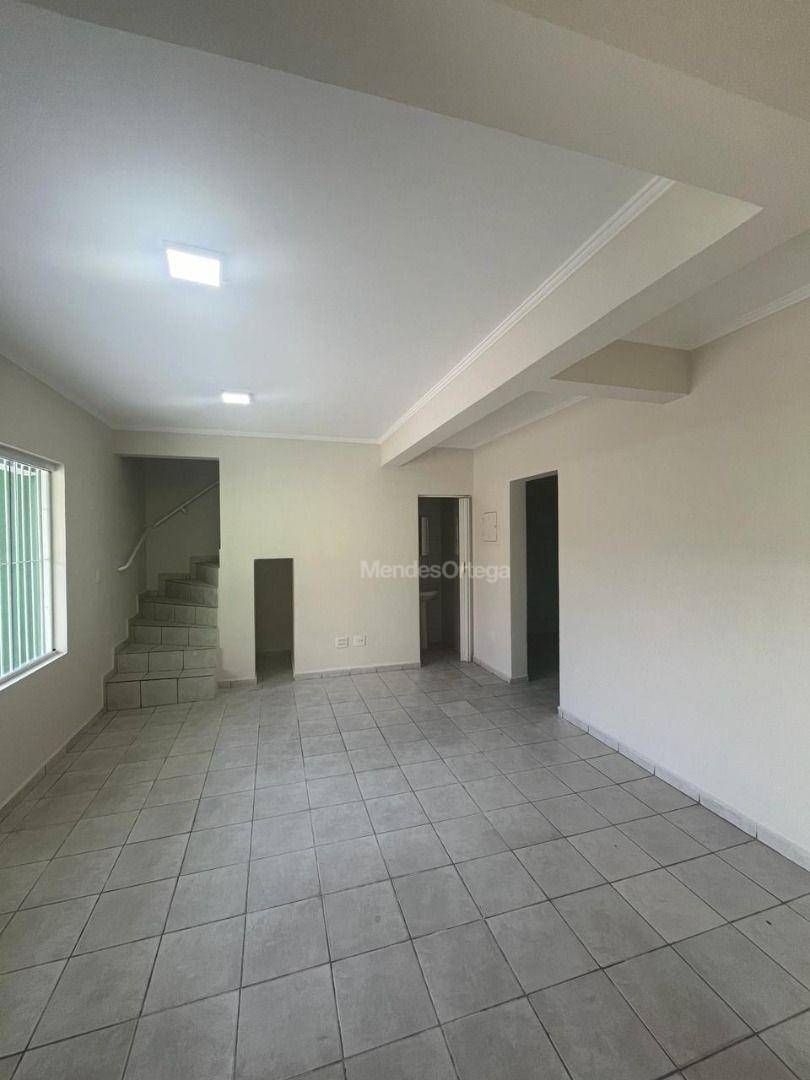 Casa para alugar com 2 quartos, 95m² - Foto 4