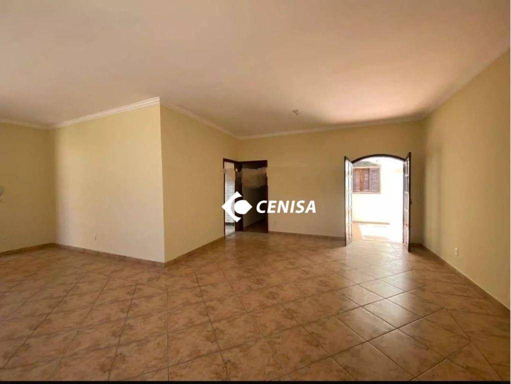 Casa para alugar com 4 quartos, 200m² - Foto 5