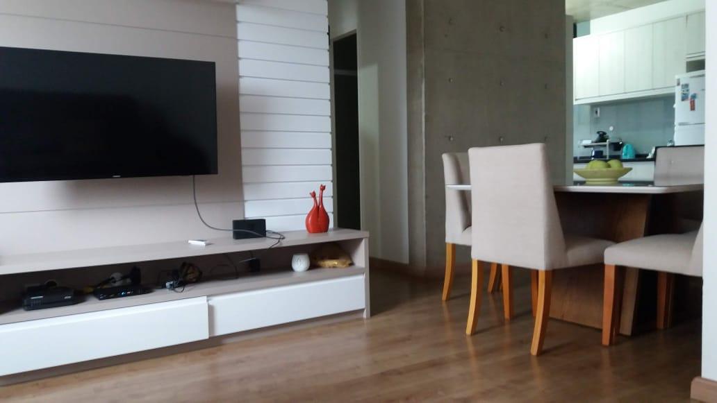 Apartamento à venda com 2 quartos, 70m² - Foto 2