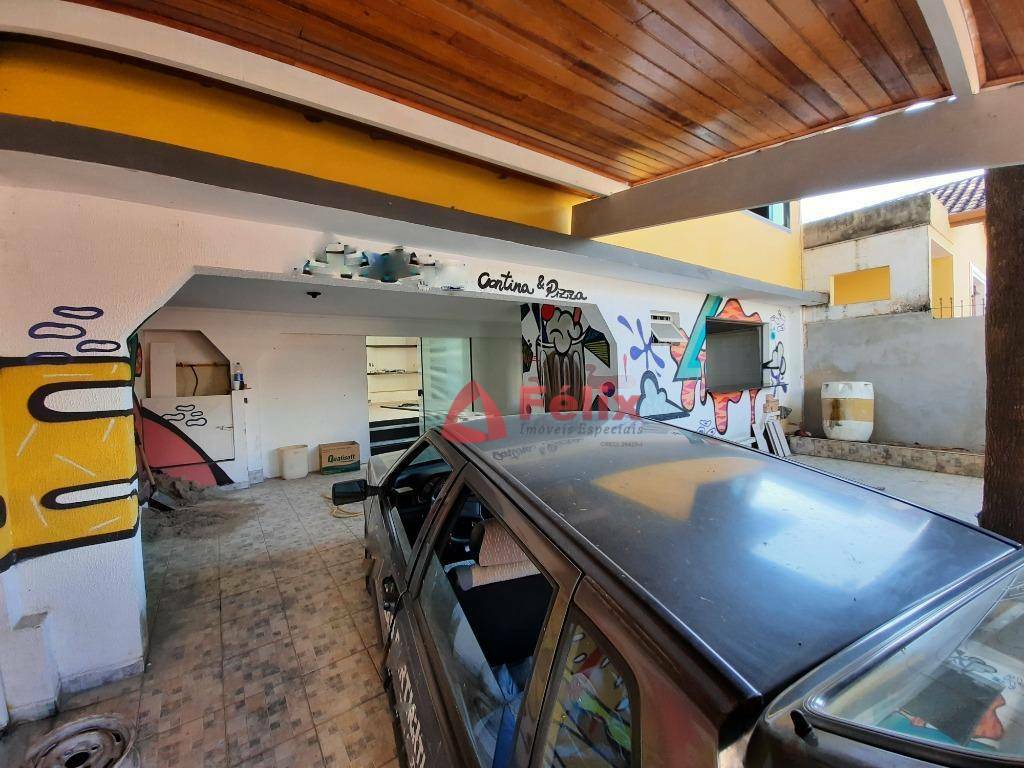 Casa à venda com 3 quartos, 300m² - Foto 1