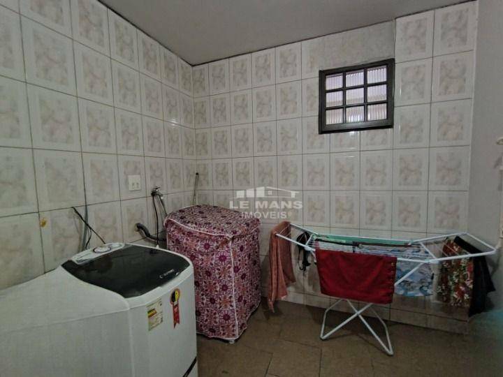 Casa à venda com 6 quartos, 296m² - Foto 30