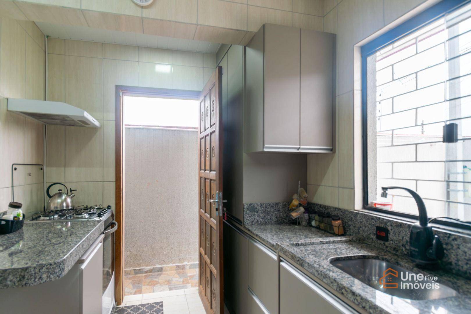 Casa à venda com 4 quartos, 180m² - Foto 6