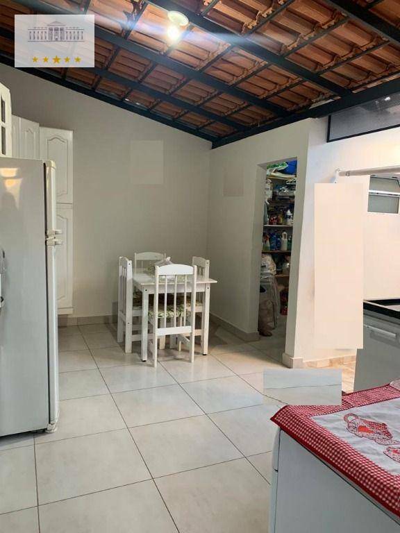 Casa à venda com 2 quartos, 120m² - Foto 2