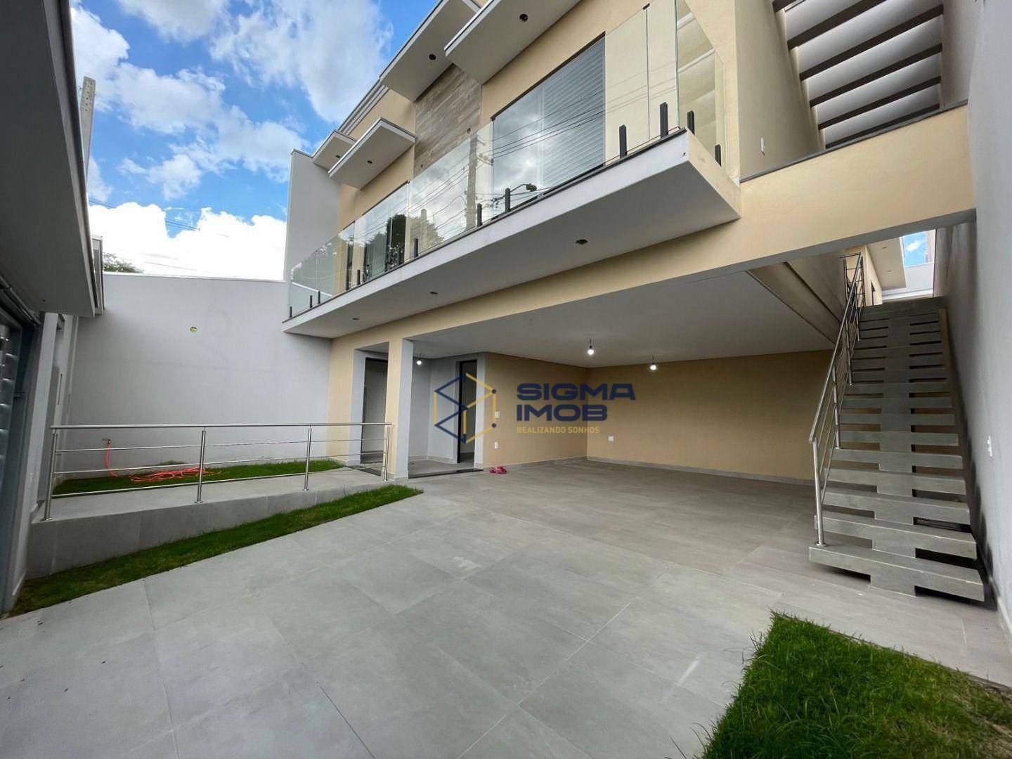 Casa à venda com 3 quartos, 207m² - Foto 1