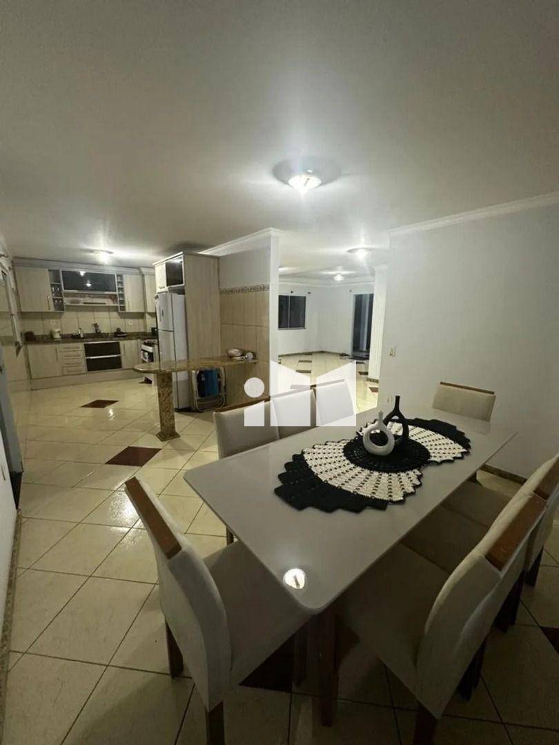 Casa à venda com 3 quartos, 160m² - Foto 4