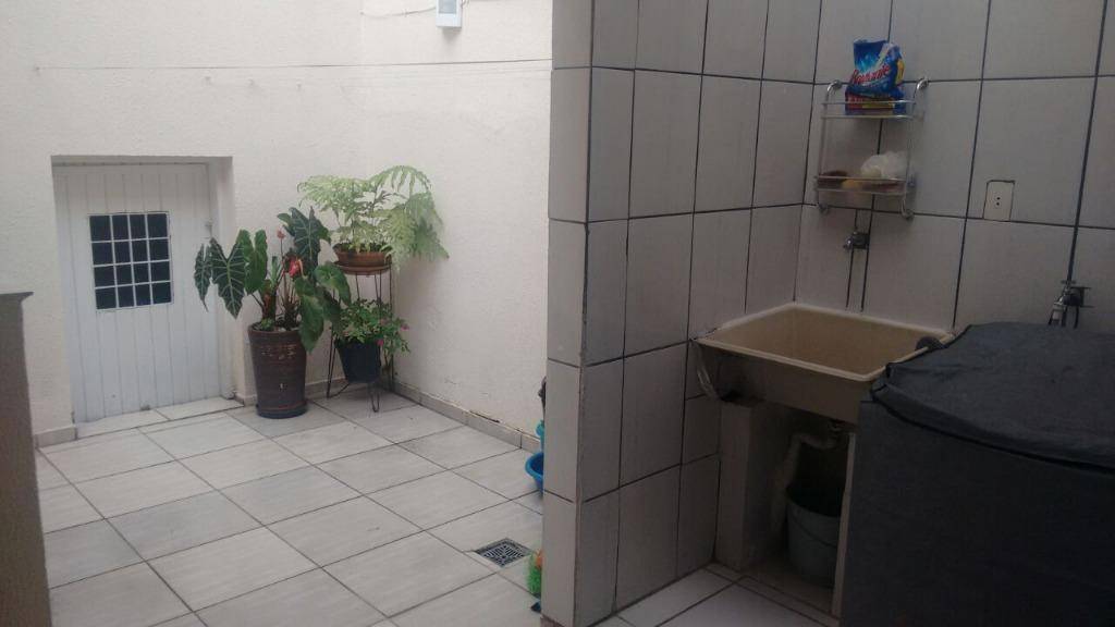 Sobrado à venda com 2 quartos, 180m² - Foto 3