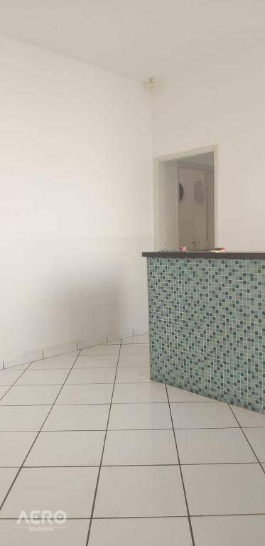 Casa à venda com 3 quartos, 177m² - Foto 1