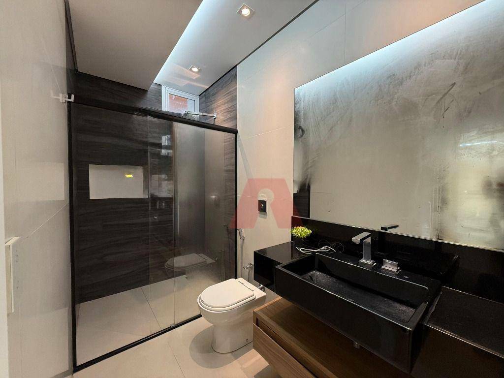 Casa de Condomínio para alugar com 5 quartos, 406m² - Foto 17