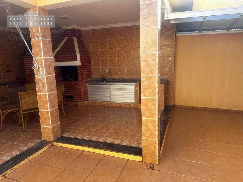 Casa à venda com 3 quartos, 232m² - Foto 19