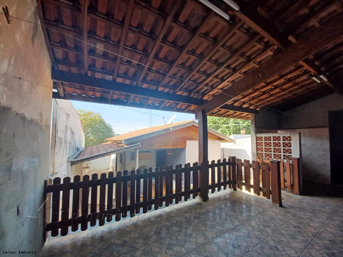 Casa à venda com 2 quartos, 250m² - Foto 1