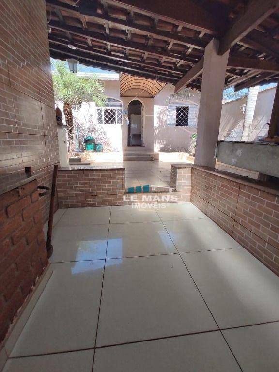 Casa à venda com 3 quartos, 200m² - Foto 16