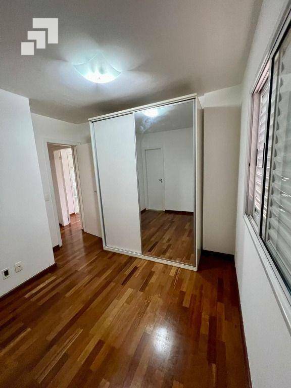 Apartamento para alugar com 4 quartos, 140m² - Foto 18