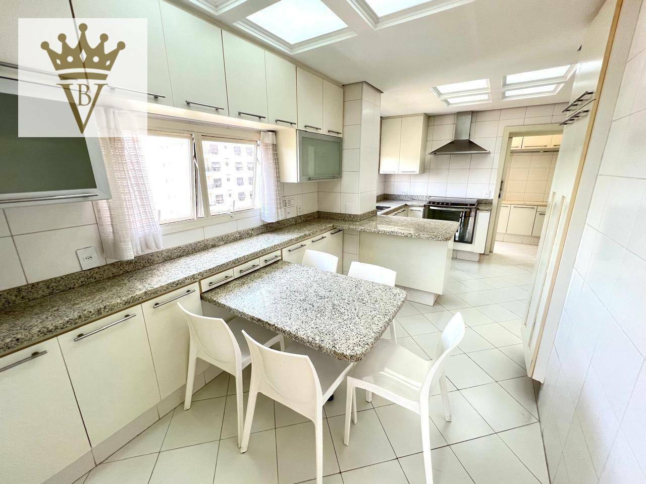 Apartamento para alugar com 3 quartos, 222m² - Foto 18