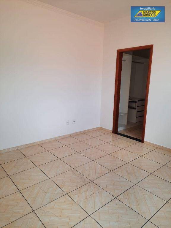 Casa à venda com 4 quartos, 300m² - Foto 48