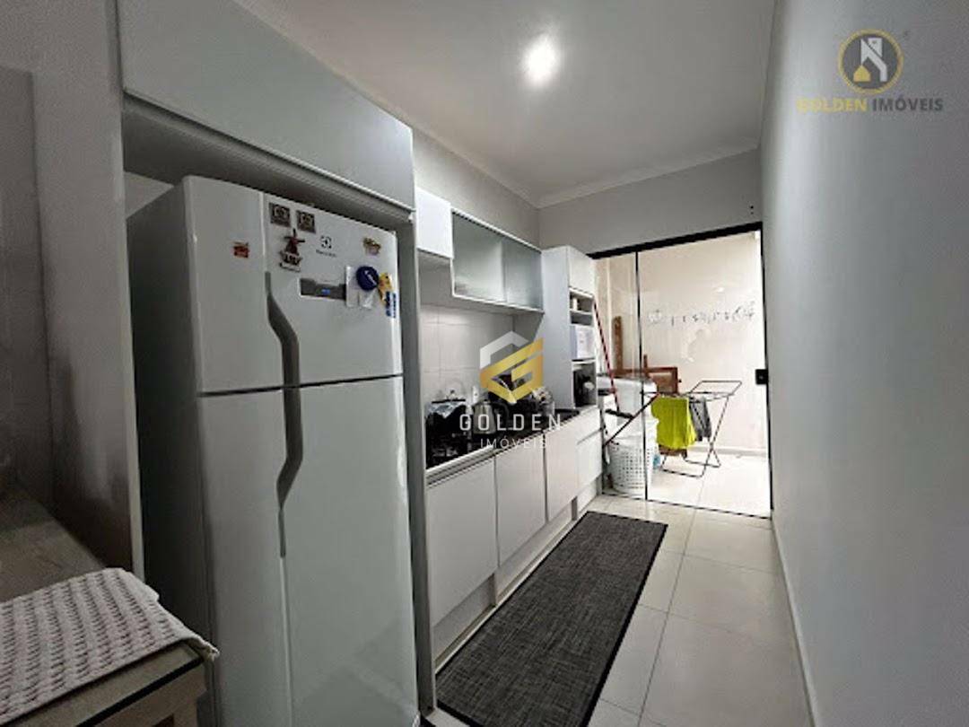 Casa à venda com 2 quartos, 55m² - Foto 1