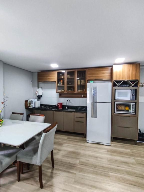 Apartamento à venda com 2 quartos, 68m² - Foto 4