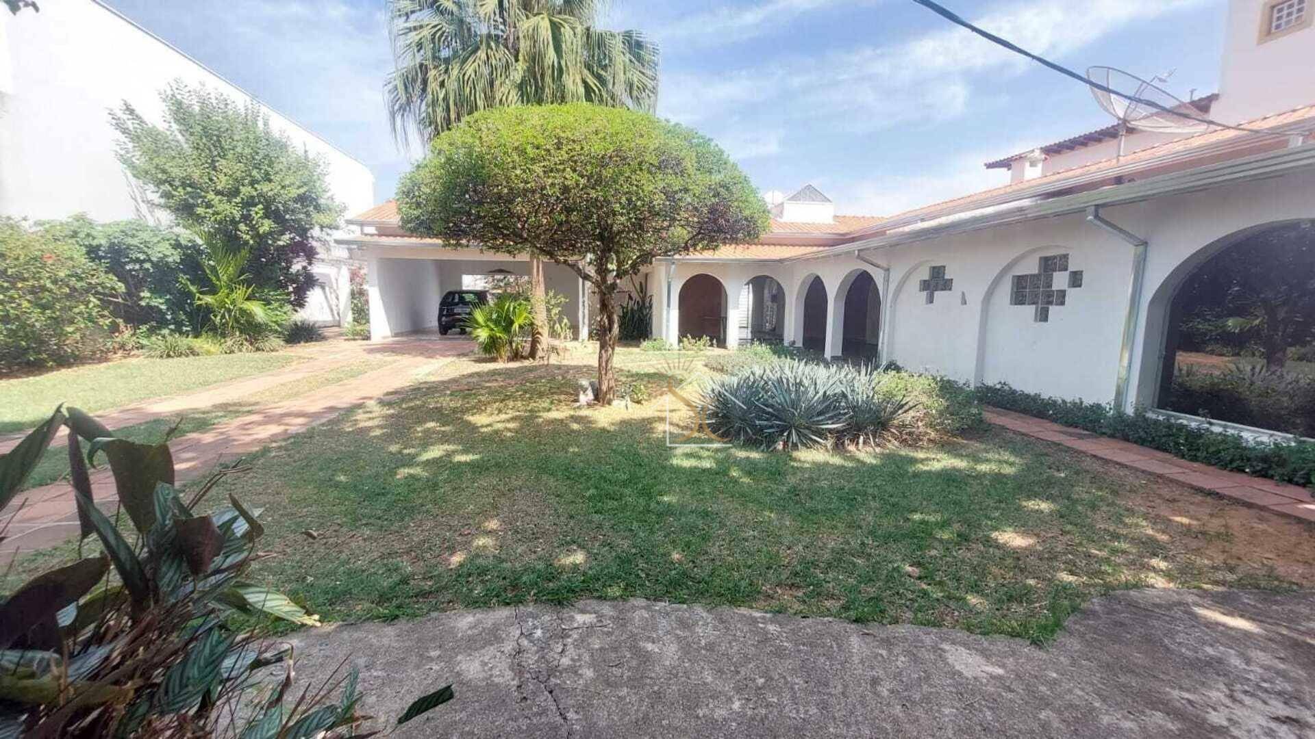 Casa à venda com 3 quartos, 346m² - Foto 1