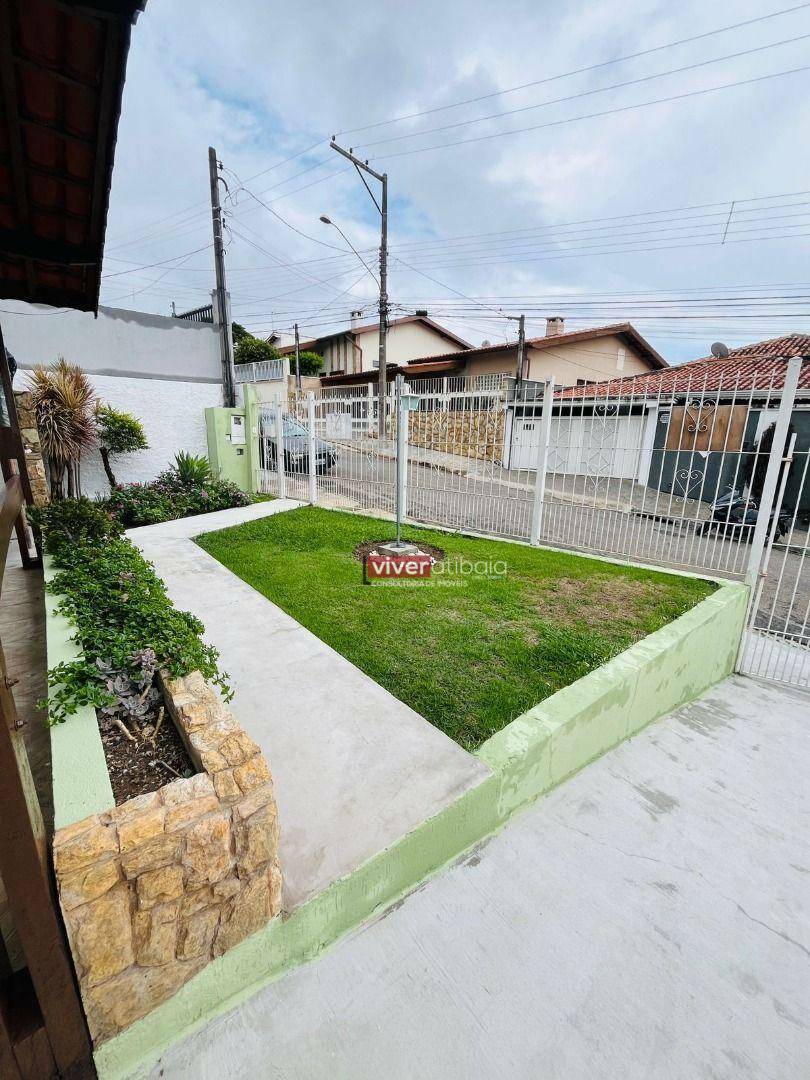 Casa para alugar com 3 quartos, 97m² - Foto 1