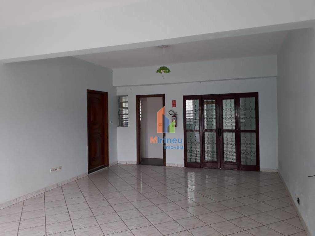 Casa à venda com 3 quartos, 200m² - Foto 2