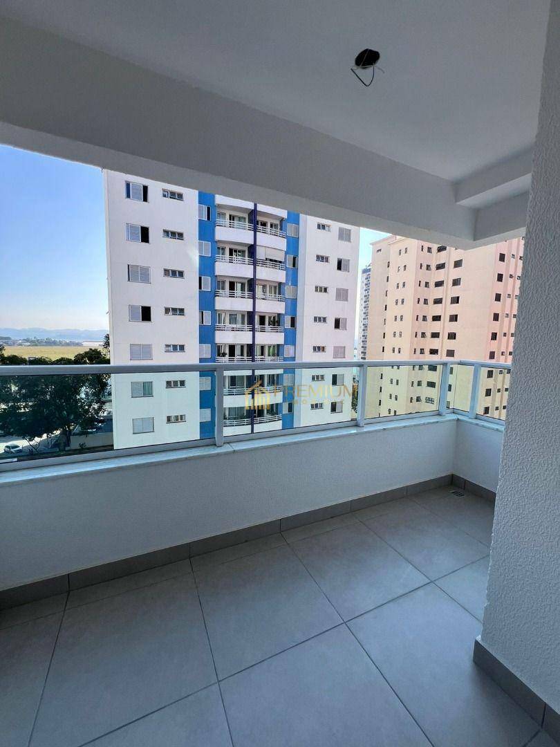 Apartamento à venda com 2 quartos, 76m² - Foto 4