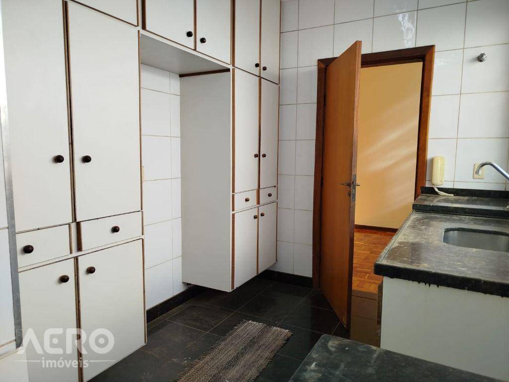 Casa para alugar com 3 quartos, 184m² - Foto 26