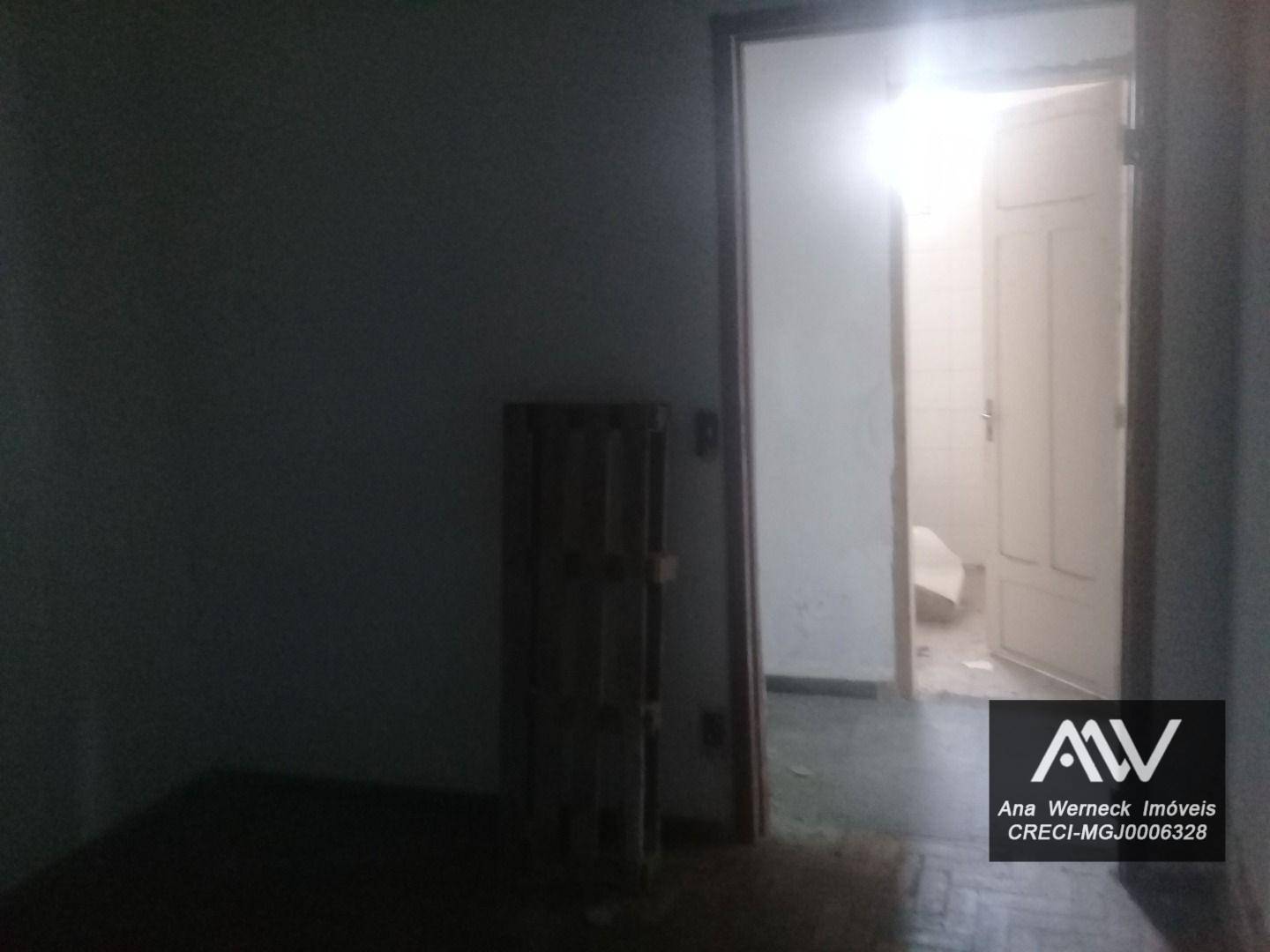 Casa à venda com 10 quartos, 200m² - Foto 33