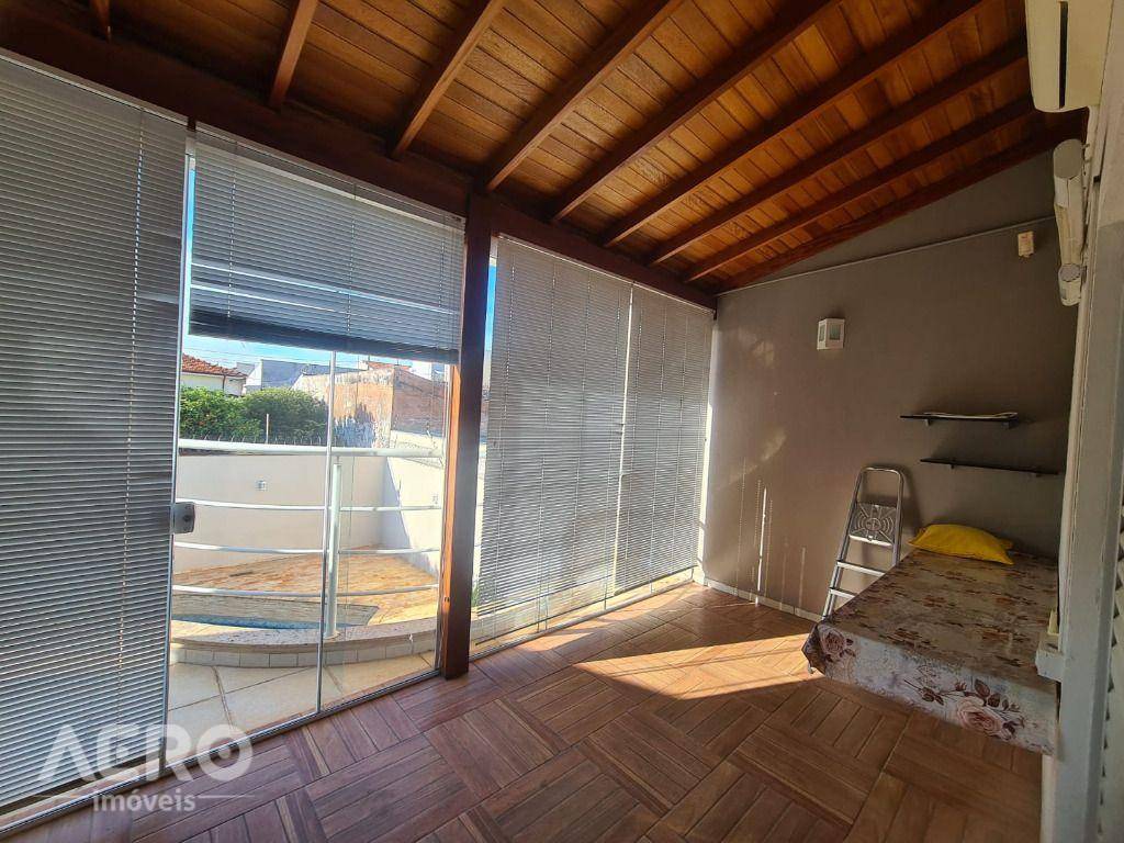 Casa à venda com 3 quartos, 340m² - Foto 27